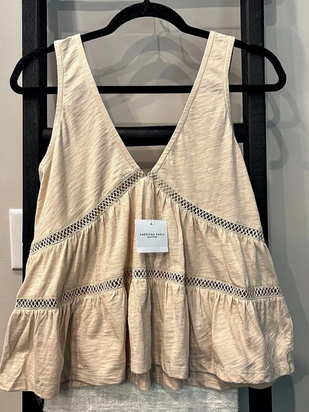 American Eagle Lace Trim Tank Top in Cream Size Medium